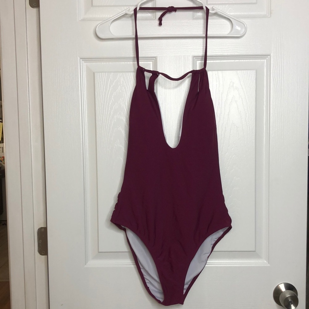 New Cupshe Red Burgundy Plunging Neckline Adjustable Straps Removable Pads L